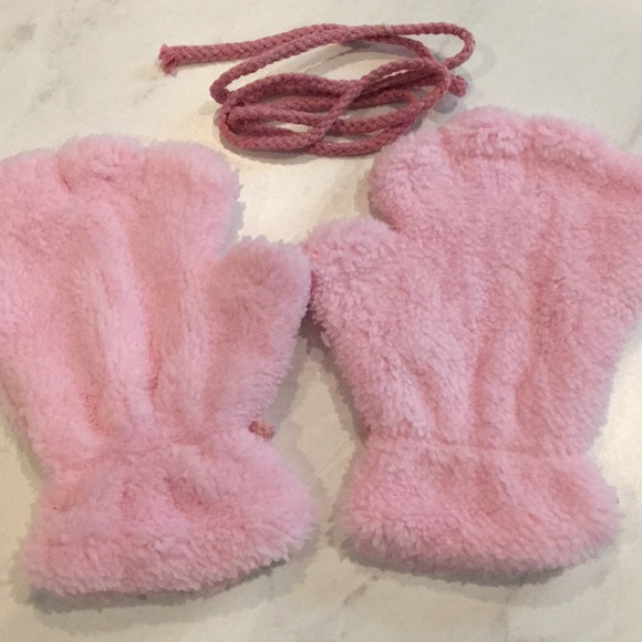 Pink fuzzy fingerless gloves - Picture 2 of 4